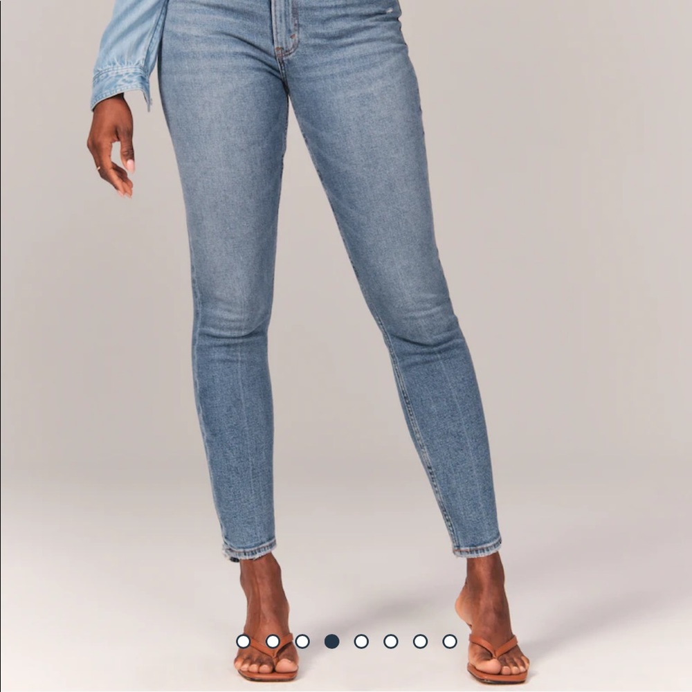 Abercrombie & Fitch Curve Love High Rise Skinny Jean 28s in Light Wash